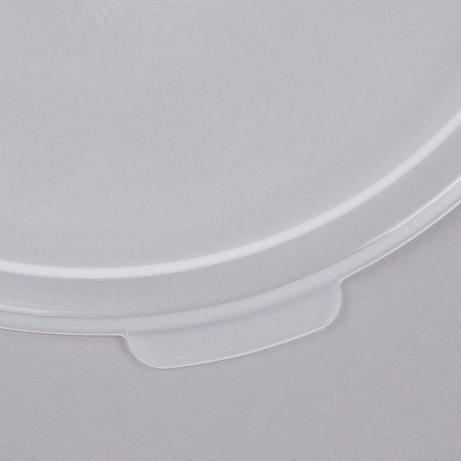 Cambro RFS2PP190 2 Qt. Translucent Round Storage Container with RFSC2PP190 Translucent Lid