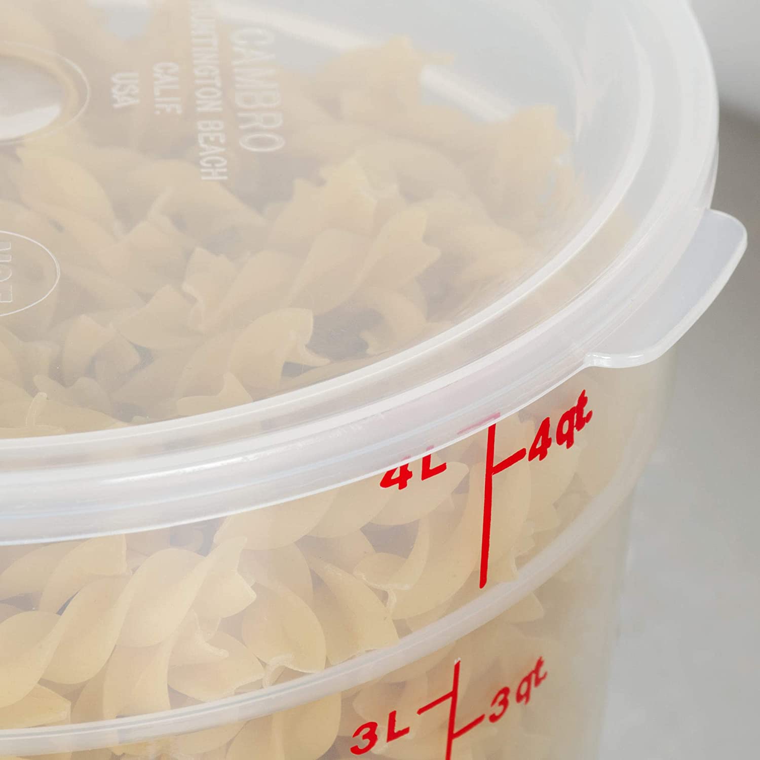Cambro RFS4PP190 4 Qt. Translucent Round Storage Container with RFSC2PP190 Translucent Lid