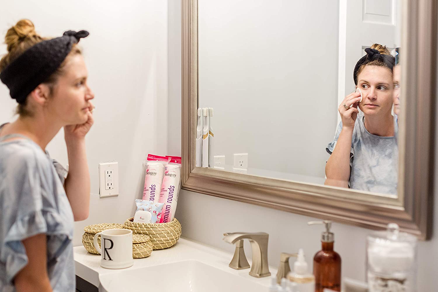 Swisspers Premium 100% Natural Cotton Rounds, Hypoallergenic, Reclosable Bags